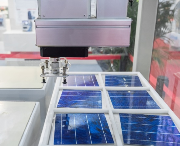 Przyssawki w maszynie produkującej kolektory słoneczne